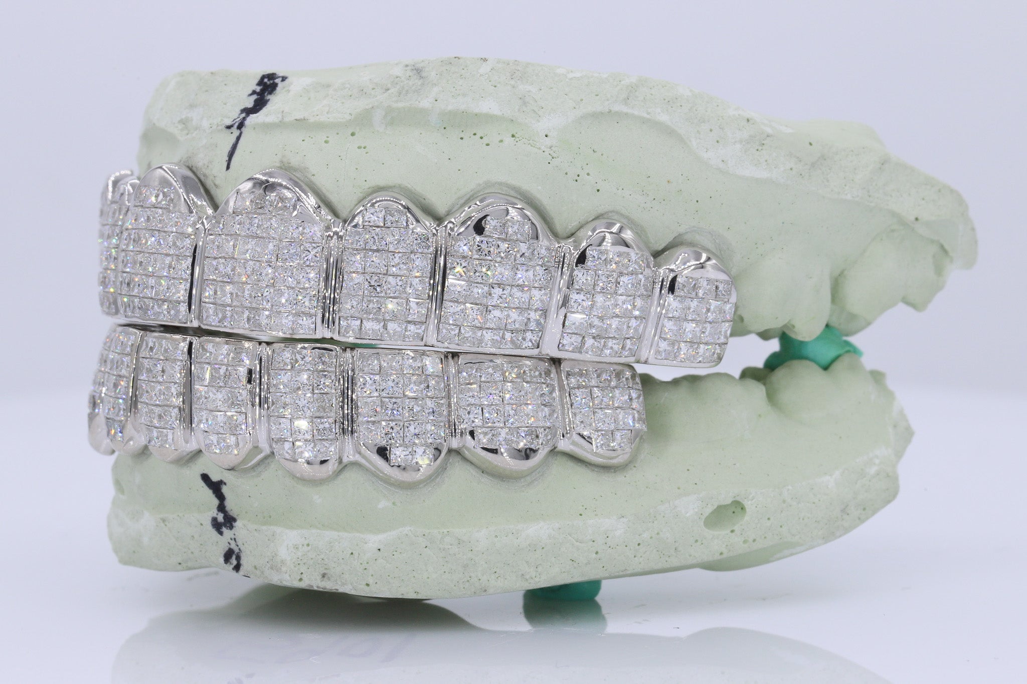 セール　スワロフスキー クリスタル 　ウイング&リバティ Invisible Set Princess Cut VVS Lab Diamond Grillz – Moissanite Bazaar