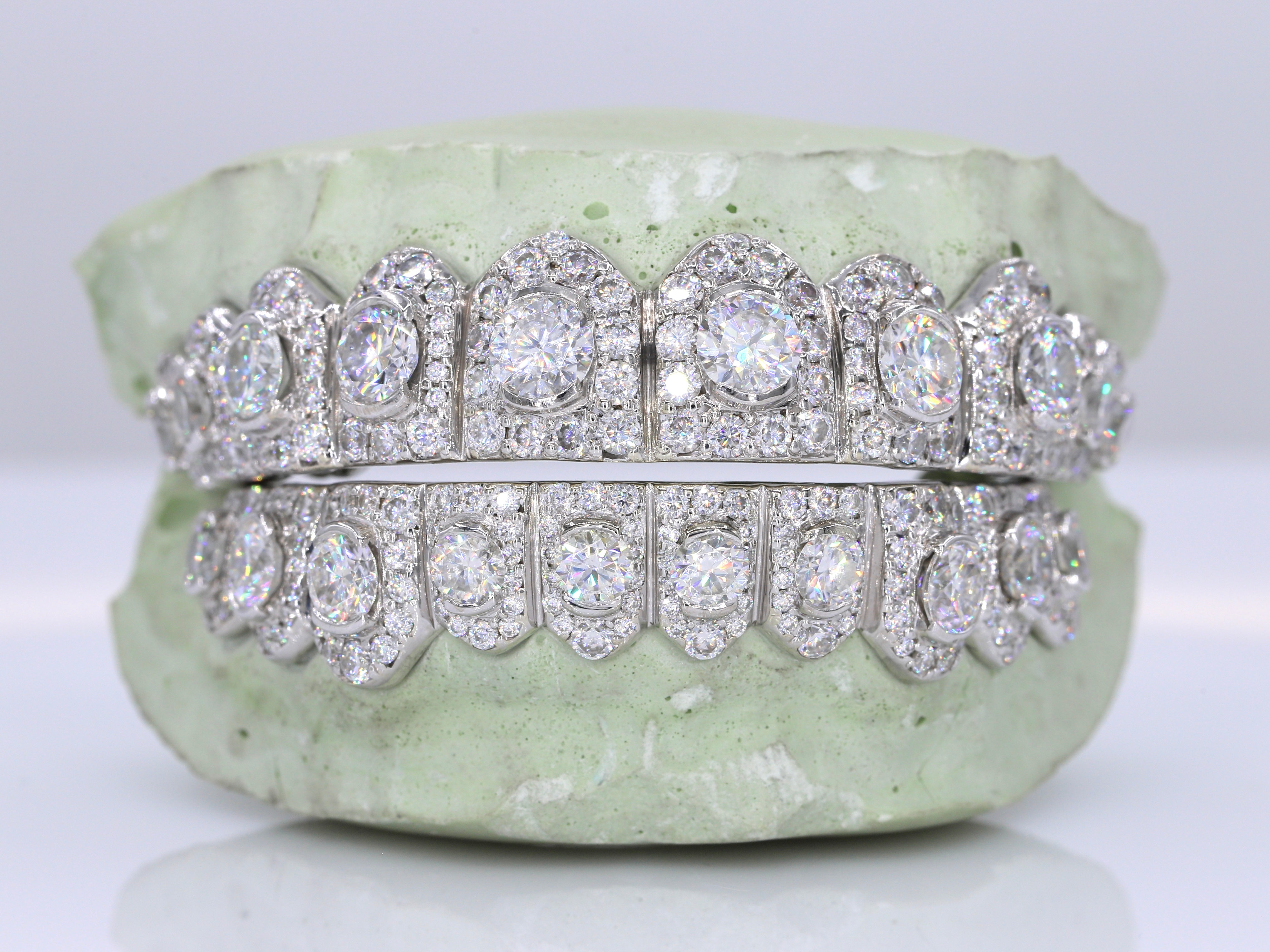 Pointer Stone Center VVS Moissanite Diamond Grillz